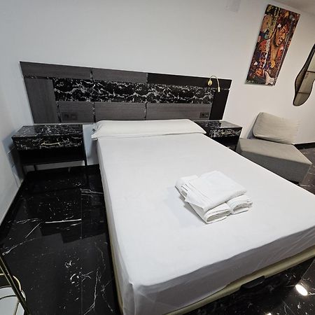 Apartamentos Benidorm Black מראה חיצוני תמונה