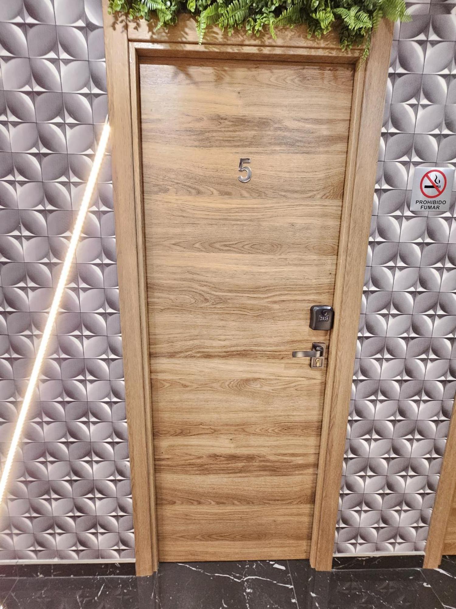 Apartamentos Benidorm Black מראה חיצוני תמונה